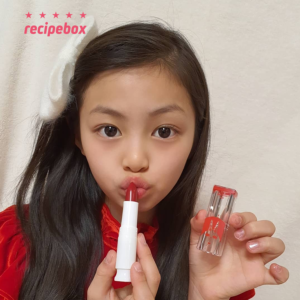 Son môi cho trẻ em RECIPEBOX Love me natural Lipstick Awesome red 3g